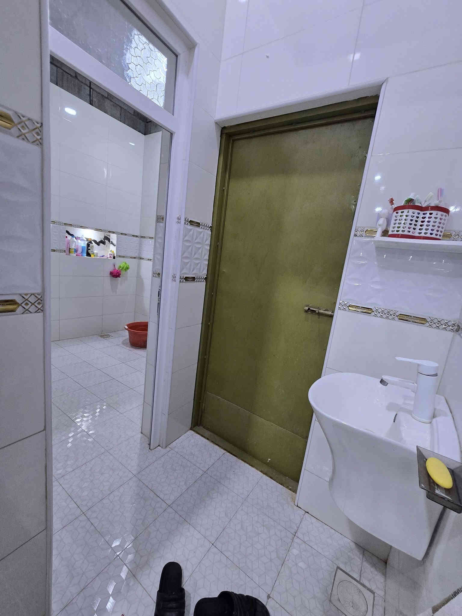 سلام عليكم بيت للبيع
المساحه 150 متر 

طابو زراعي سند 25 مكاتبه وكاله مكاتبه نسخه من الطابو 

يحتوي البيت على 2غرفه نوم و صاله
 ومطبخ 
وصحيات 
وكراج ..حديقه
جميع الخدمات متوفره 

العنوان
ابي الخصيب الطريزاويه 

السعر70 و بي مجال للاستفسار تصل ***********
