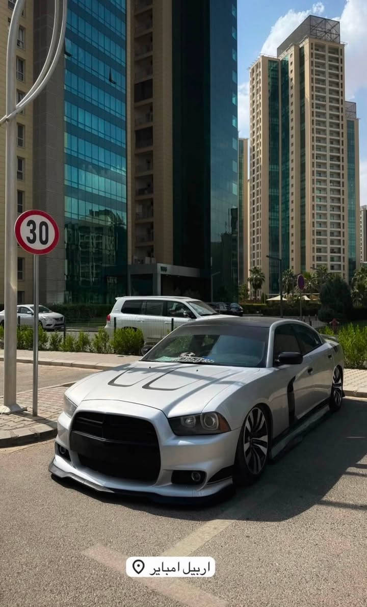 جارجر R/T خليجي وكاله العرصات
فول مواصفات السياره 
مديل 2012 رقم بغداد مشروع وطني(شرط التحويل ) 
الصبغ الي بالسياره خشم الجاملغ(قطعه وحده) والسياره كلها ليبل واحد يعني بدون تبديل ولا قطعه 
وبيها تفاصيل بسيطه بعد شوف العين
وسياره عليها اهواي سوالف وصرف
١ جوبلس كات باك 1500$
٢ كزوز SRT كامل 600$
٣ شوته K/N  300$
٤ كاج كان 100$
٥ تفريغ + برمجه 200$
٦  دواخل كاربون فايبر + ستيرن كاربون فايبر 500$
٧ عيون شيطان متغير 200
٨ منظومه نار بالكزوز 300$
٩ اناره داخليه دشبول بيبان + دشبول كنتارا 300$
٩ واهم شي عليها مكينه جديده مال مديل 19 قويه ومكفوله مكلفتني اكثر من ٢٠ ورقه
١٠ حداده اماميه + خلفيه كامله على اخر حبايه + تخم تايرات جديد كلهن توني مبدلهن يعني أدامه كامله 
١١ ولف حماوه ريسنك+ بلكات ريسنك ٣٠٠$
وباقي سوالف بسيطه من لحايه وغيرها واضحه بالصور
والسياره
 كامله مكمله مايحتاج تصرف عليها ربع دينار حتى جوبلسات توني مبدلهن جدد + بعدهن داخل الضمان . 
دهن كله اصلي وقبل كم يوم بدلته والبانزين ما شامه غير المحسن والسوبر
والسياره قبل اسبوع طلعتها من المركز بوليش وحمام
سعر 160 وبي مجال للشراي
تفاصيل على رقم
***********
مكاني البصره
