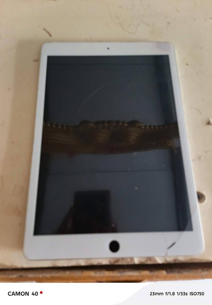 ايباد 9ذاكره ٦٤ بي فطر بالكلاس
السعر ١٣٠ وبي مجال شراي راسل واتساب ***********
