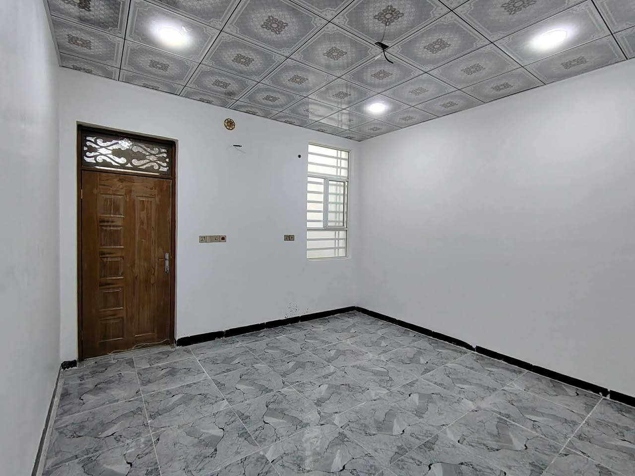 #اقصاد_اقصاد بسم الله الرحمن الرحيم بيت🏠 للبيع المساحه 150 متر اقصاد  طابو زراعي سند 25 اقرار محكمه✅ مشمول بلتطويب مقابل ملحق قريه الغدير 🔱✅عمود 321 #مقدمه_20 والشهر 500 البيت جاهز للسكن يحتوي على ☑
📌غرفه عدد 2
📌صاله
📌مطبخ
📌استقبال
📌حمامات خارجيه وداخليه
للاستفسار ***********☑
#ملاحضه_يوجد_واتساب📩📩
