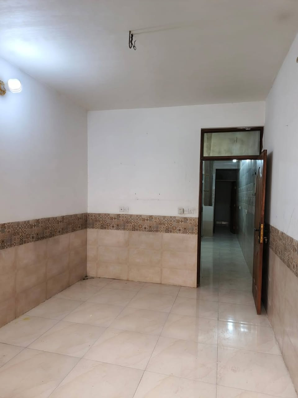 للايجار مشتملات حديثه مساحة ٧٠م عدد ٢ البنوك حي سومر شارع المدارس بيه ٣نوم واستقبال وخدمات طابقين الإيجار ٧٠٠ للاستفسار ***********
