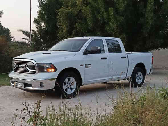 مراوس او بيع حسب القناعه
للبيع دوج رام كلاسك 2022  
رقم بغداد دولي جديد بسمي تحويل مباشر
باب طويل وبدي قصير لمرغوب
مواصفات تحكم ستيرن شاشه حساس امامي وخلفي
شارا بل مري شباك نيكل لايت زنون
مواصفات دوج معروفه كير مكينه بلادي كير اتو 
مكينه هيمي 5700 
مكاني بغداد التصال على رقم  ***********
                                 ***********
