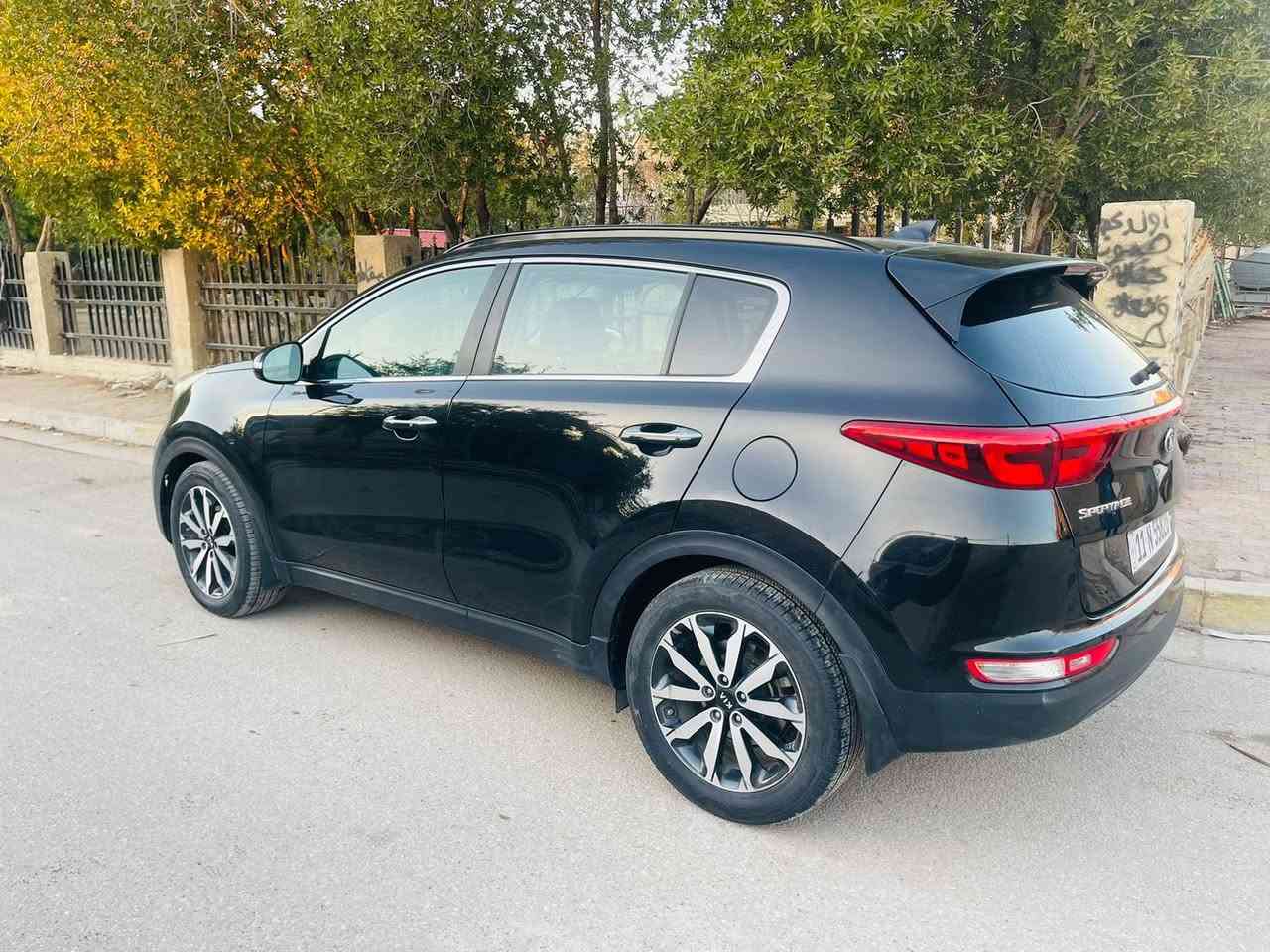 كيا سبورتج 2019
امريكي رقم بغداد بإسمي 
فول مواصفات واحد على واحد 
بدون حادث او صبغ او تبديل حادثه فقط بارد جدًا بسيط  سعر ١٦٨ وبيه مجال
العنوان بغداد للاستفسار 
***********
