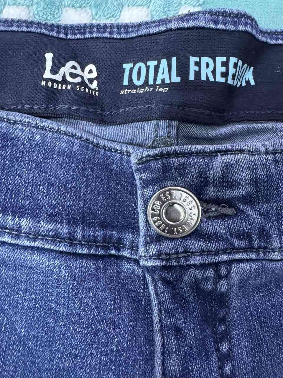 بنطرون Lee
اصلي 
غير مستخدم
كمر 36


**إذا كنت صاحب هذا الإعلان وتريد حذفه لأي سبب، رجاءا أرسل رسالة إلى الدعم الفني**