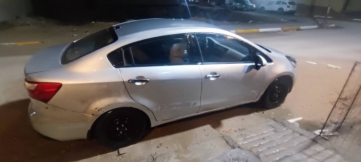 كية ريو 2012 اتوماتيك لون فضي
وارد خليجي  1600 cc
باسمي سنوية جديدة لل 2030 
رقم انكليزي 
حدادية مقدم جديد
تبريد جديد
كير ومحرك عالفحص
زوج تاير الامامي جديد 
الخلفي وسط
ماشية 250 الف كم
السيارة مجوردة
بيه حادث خلفي مصلح فقط
السعر 68 ورقة وبيه مجال
للاستفسار الاتصال بالرقم 
***********
