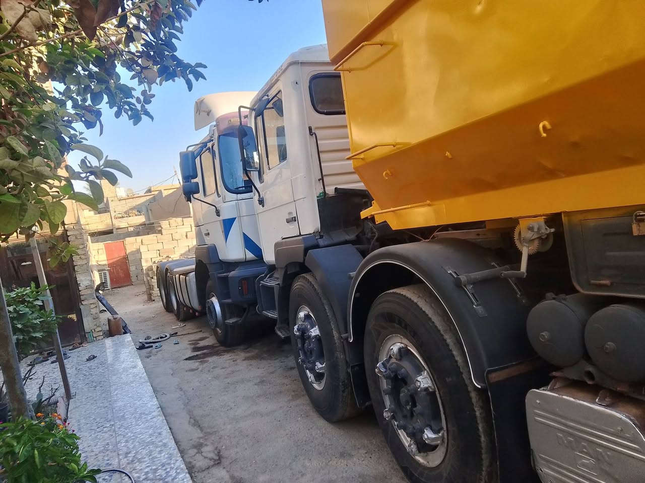 مان صقر موديل 92 محرك ٢٠٠٠عادي مجدده ٢٨بسمي تحويل وسياره ثانيه موديل ٢٠٠٢مسجله ٢٠٠٤مربوطه نساف وفلات مجموعه جي اف جوبلس مكينه ٤٦٤الاتصال على رقم بي ت ساب ***********8
