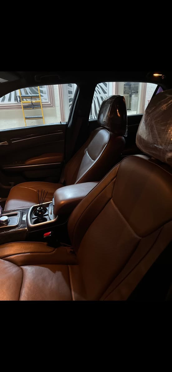 سلام عليكم اوباما 18 اصل معلايه 23 رقم بصره باسمي سياره ظربته بل مدكر الخلفي صفحت سايق موجود تقريره وبيه بجم كلير بدون ظربه وبدون قطرت معجون شرط البجم كفاله. سياره فول عده البانوراما 
مري كلاي
خزن ميمور
ستيرن كهرباء
كسنات تدفئه تبريد
ستيرن تدفئه تبريد
داخل جوزي 
سياره تبريد جديد حداديه من طول لطول جديده تخم تاير جديد ويل مكسيكي اصلي جديد سياره ماناقصه برغي ربع ماتصرف عليه ماشيه 93
مكان سياره بصره السعر180 وبيه مجال  قليل
***********
