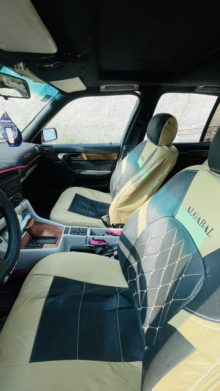 السلام عليكم بي ام 525Aiمحرك مسكر عدل رقم بغداد بسمي تحويل ثاني يوم موديل1992 سنويه لل30 هزه جديده مكان السياره كربلاء كهربائيات شغاله فتحه سقف شغاله تايرات جدد حداديه جديده باتري جديد كير اوتماتيك 
السعر 59 وبيه مجال 
رقم الهاتف واتساب ***********
