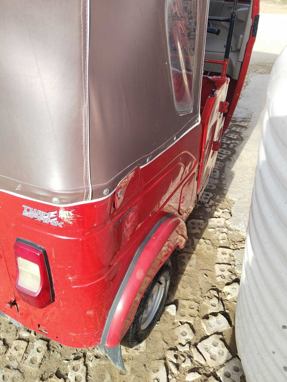 تكتك للبيع 22 عنوان تقاطع النهروان السعر 8 رقم الهاتف ***********
