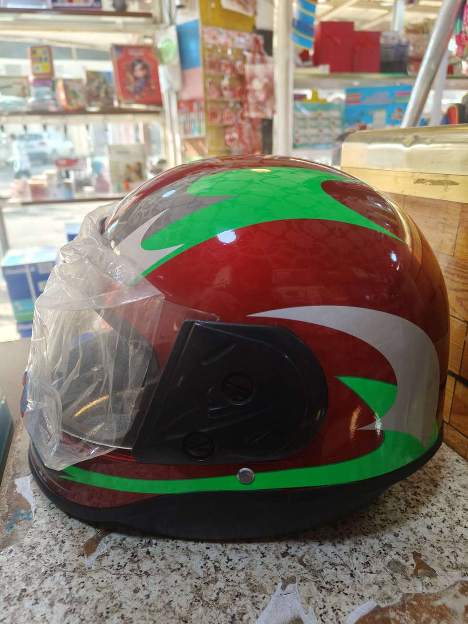 السلام عليكم.....خوه للبيع للعلم الخوذةجديده ما مستخدمة الموقع حمام العليل ***********
