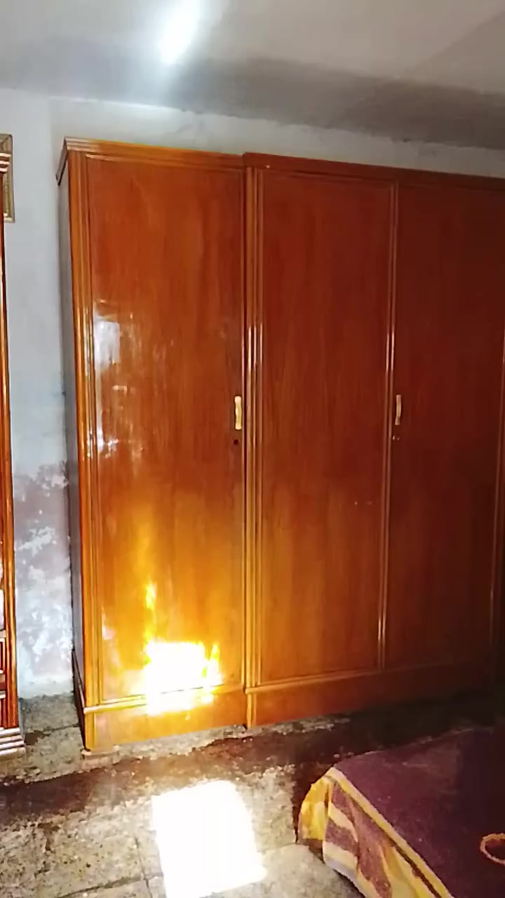 كنتور تسكام مسكمينه صاج ابو ٤ملم داخل وخارج نضيف جدا مكاني بالقاسم ***********  وكنتور بابين طابقين جرارات جوه نضيف جدا السعر خاص ومناسبات
