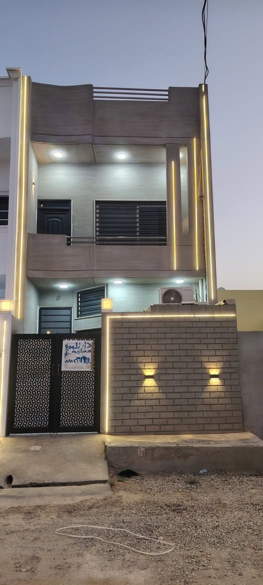 سلام عليكم بيت البيع 100متر في حي بدر البيت طابقين فول يتكون البيت الطابق الأول استقبال + هول +مطبخ + صحيات + غرفه نوم الطابق الثاني يتكون من غرفتين نوم +صحيات +هول سقف ثانوي كامل + دكت مركزي + مجاري واصل و مي واصل + الصب يبعد عن البيت 60 متر الاستفسار اتصل عل رقم ***********
