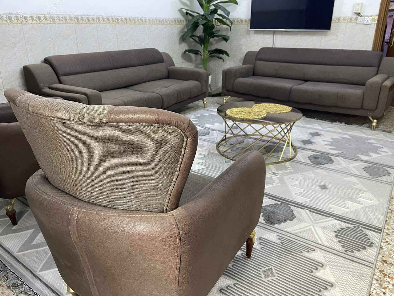 تركي مو عراقي 8 مقعد 💺  نظام سرير اقماش خاولي  القماش الي ع اطراف الكراسي  وترو ابروف مو جلد ..السعر 385 ..*********** واتساب
