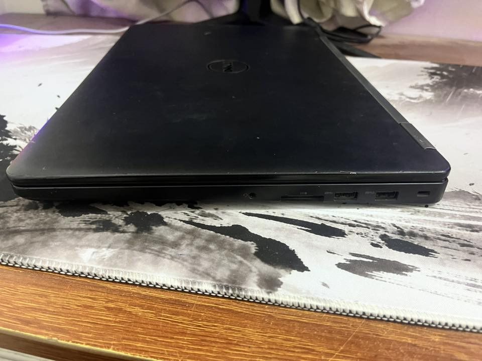 السلام عليكم
لابتوب dell للبيع 
المواصفات بالصورة شاحنتها وياها
رايدها ب ١٦٥ ألف 
مكاني كربلاء 
للاستفسار ***********
