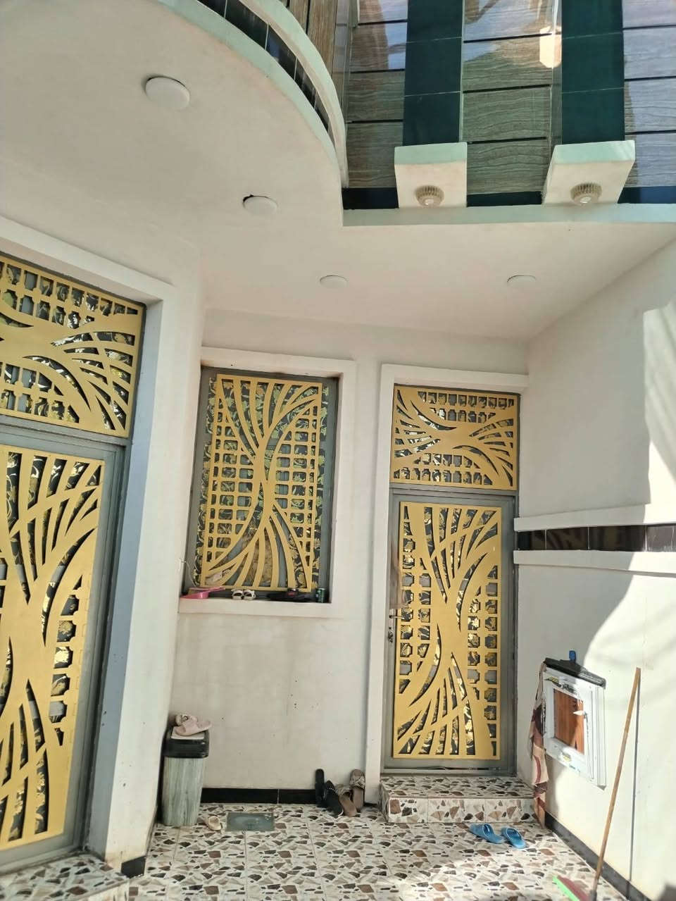 مشتمل طابق واحد للبيع مساحة ١٢٥ م شارع ١٠ م الموقع حي الأمين ب١٩ جديد مسحوب عليه مطلوب ١٠٠ مليون التسديد الشهري  المقدمة ٥٥ وقابل للتفاوض ملاحظة التسديد يبقى على البائع حسب الضوابط
ويتعهد بكافة التعهدات
للاستفسار الاتصال على الأرقام التالية
***********
***********
