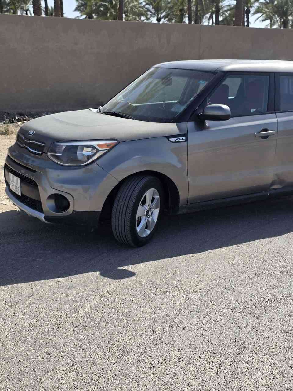 كيا صول 2018 وارد امريكي 
محرك 1600 GDI ماشيه 44.000 ميل 
السياره هزة جديده صارلها شهر رقم بغداد
رقم انكليزي وسياره باسمي وتحويل يوم الثاني. سنويه لغايه 2031
صور الحادث مرفقه بالمنشور
بيها طخه بسيطة بالباب الخلف السايق واضح بالصور
وبيها بارد بسيط نفس مكان الحادث
 السعر 120 وبي مجال بسيط 
***********
