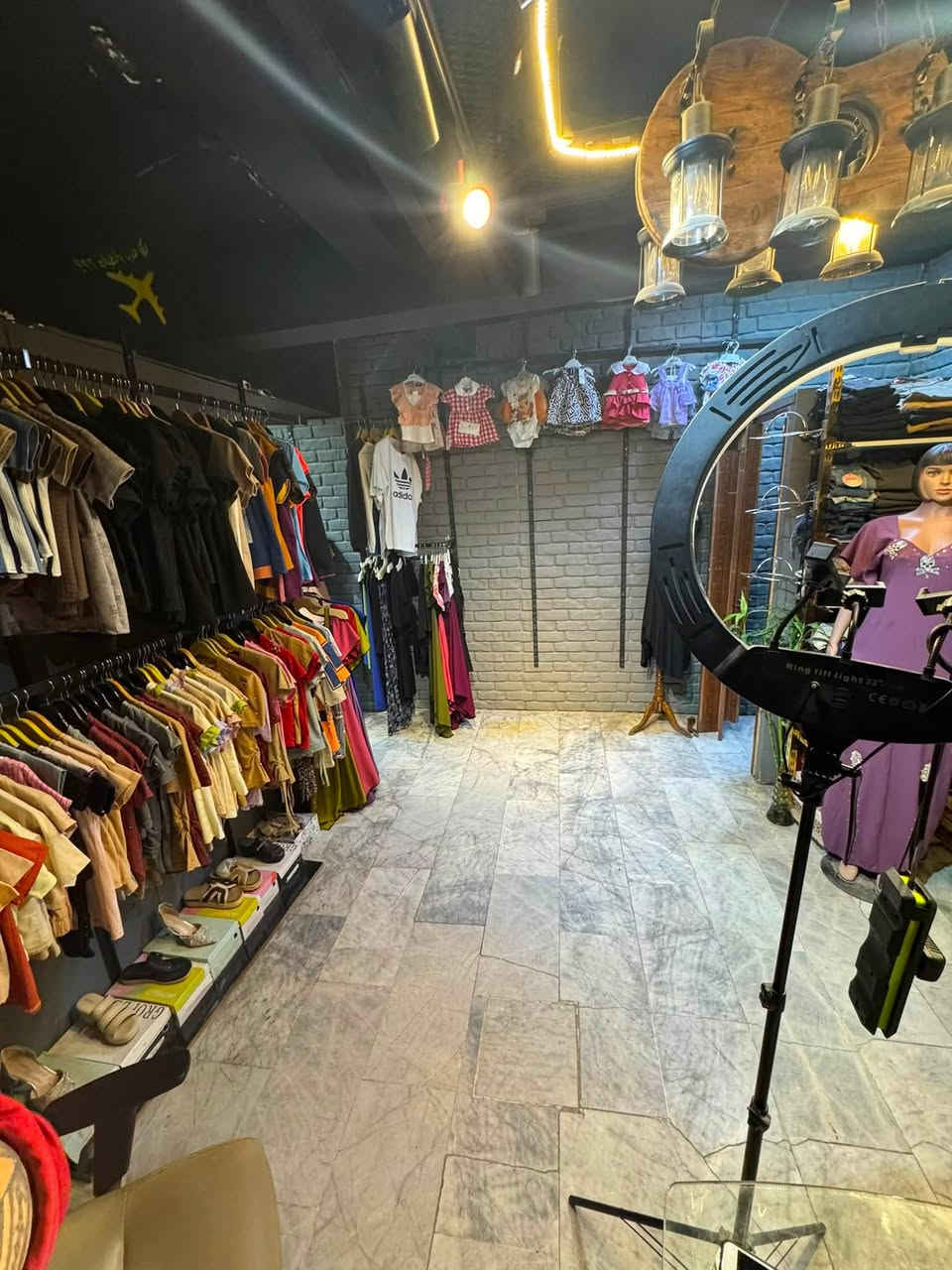 المحل للايجار الغدير ساحه ميسلون للاستفسار خاص او ***********
