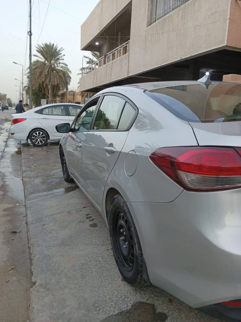 السلام عليكم
للبيع....
من رخصة الادمن
كيا فورتي موديل 2018.
اللون سلفر.
حادث خفيف و صور الحادث بالمنشور.
محرك 2000 دوش .يعني بانزين عادي شغال ، ماشيه 39. فقط .
 تبريد ثلج  بلادي.
السيارة باسمي تحويل مباشر .
رقم بغداد  السعر 125 $ 
مكان بغداد. موبايل   ***********
