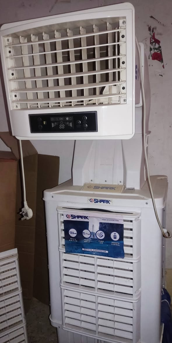 السلام عليكم مبرده للبيع المكان كوفه قرب جسر الأمام علي 
تحكم ريمون 
والوايتر بم ما يشتغل 
استخدام قليل ادفع السعر اليرظي الله 
***********
