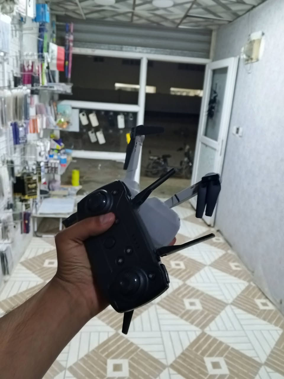 📢 يتوفر لدى مكتب فون لاند للموبايلات والقرطاسية
✈️ طائرة درون بمواصفات جيدة
🆕 جديدة غير مستعملة (زيرو)
مناسبة للتصوير والترفيه والاستخدام الشخصي
📞 للاستفسار والشراء: ***********
📍 العنوان: محافظة ديالى — بعقوبة / باب الدرب
مدخل جامع لا إله إلا الله — مقابل مدرسة الشهيد لطيف
