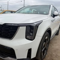 سورنتو 2024 مكفولة ماشية 33 الف  سعرها 320       . بالعمارة السيارة رق...