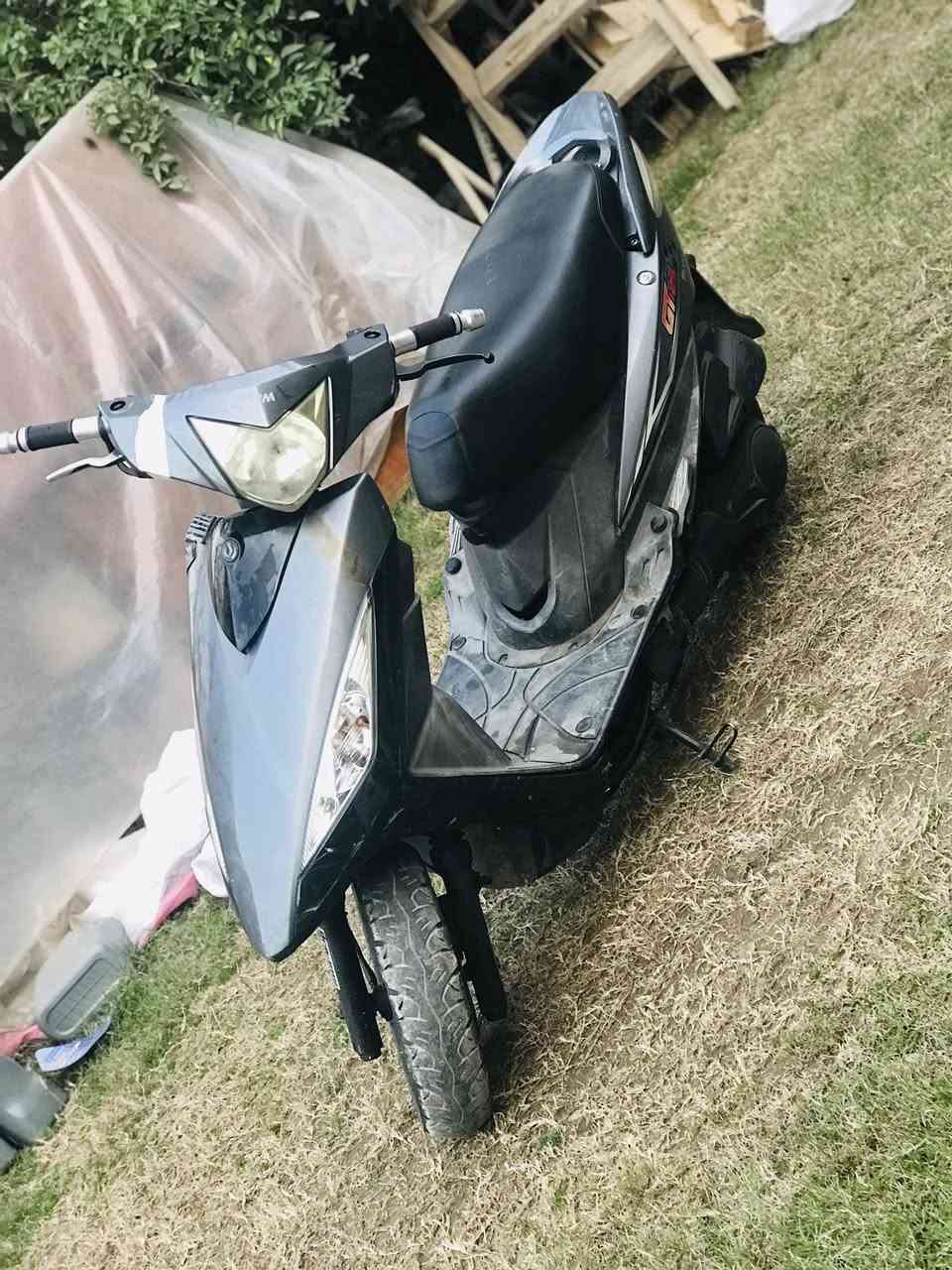 السلام عليكم دراجة كامكو سيام موديل2012 ام الطالاعات عداد الكتروني كلة شغال صندوك كهربائي الدراجه كفرات بلادية المكينة برغي ممفتوح بيههة  بيهة ورقة معرض السعر 650 للاستفسار *********** مكاني الحريه الدولعي
