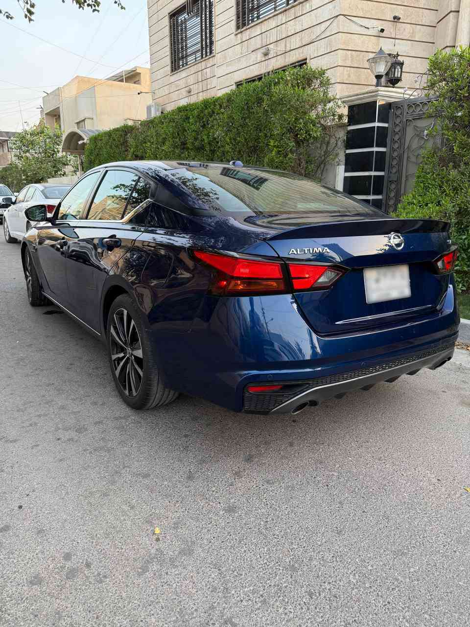 السلام عليكم ورحمة الله وبركاته

نيسان التيما 2020 للبيع SR

وارد امريكي... حادث Water Flood والدعامية الامامية. معناها فيضان او غرق .... السيارة ميل مثل الساعة وتحب تجي تفحص هلة بيك. ما يعجبك اهلا وسهلا بيك..

من 2023 عندي فقط تبديل دهن والسيارة جديدة.. تقرير الـ Car Fax موجود عندي..

اريباك كلهن موجودات الأصلي

سيارة كير مكينة حدادية تبريد 100% على وضع الشركة

ماشية 44,600 كيلو

سعرها 140 ورقة

محرك 2500

- مثبت سرعة

- نظام سياقة سبورت وعادي

- بلوتوث، USB، AUX

- السيارة تدعم نظام الـ Car Play

- بصمة

- دخول بصمة أبواب

- تشغيل عن بعد

- نظام ABS

- حساس إطارات

- قيادة ذاتية

- كشن سايق فول كهرباء

- مانع تصادم امامي خلفي

- رادارات

- كاميرا خلفية

- رادار نقاط عمياء

- رادار خطوط ومسارات الشارع

- كشنات جلد
- رقم بغداد .... تحويل ثاني يوم

للأستفسارر الاتصال على الرقم *********** مكان السيارة بغداد الجادرية.
