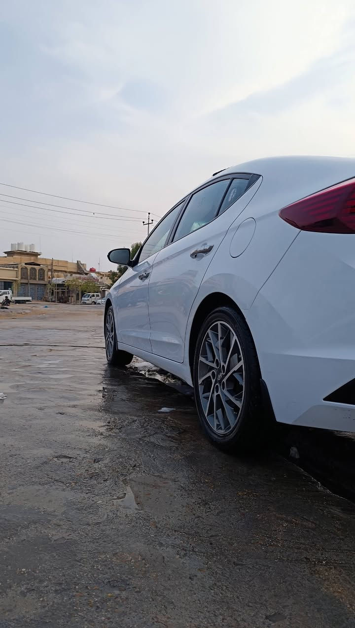 السلام عليكم
النترا 2020 خليجي الگاصد
 محرك 2000 دوش
مكفولة مامفتوح بيها ولابرغي عدا رصعات بصيطه 
فتحه سقف
صندق ذكي
ترحيب
بصمه تشغيل وابواب
كشنات اصل جلد ومغلف جلد
عداد 149 قابل للزيادة
رقم بابل بسمي
السارة موجودة بالنجف


**إذا كنت صاحب هذا الإعلان وتريد حذفه لأي سبب، رجاءا أرسل رسالة إلى الدعم الفني**