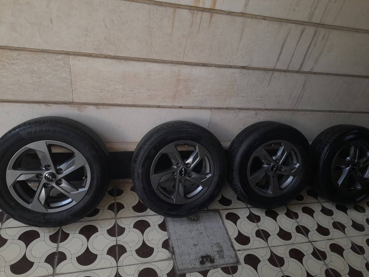 تخم ويل كب وتايرات انتاج 25 حجم١٦
جدد لوك 
وعندي تخم ويل كب وتايرات نص عمر حجم١٧ هم للبيع 
مكاني بغداد الكرخ 
***********
