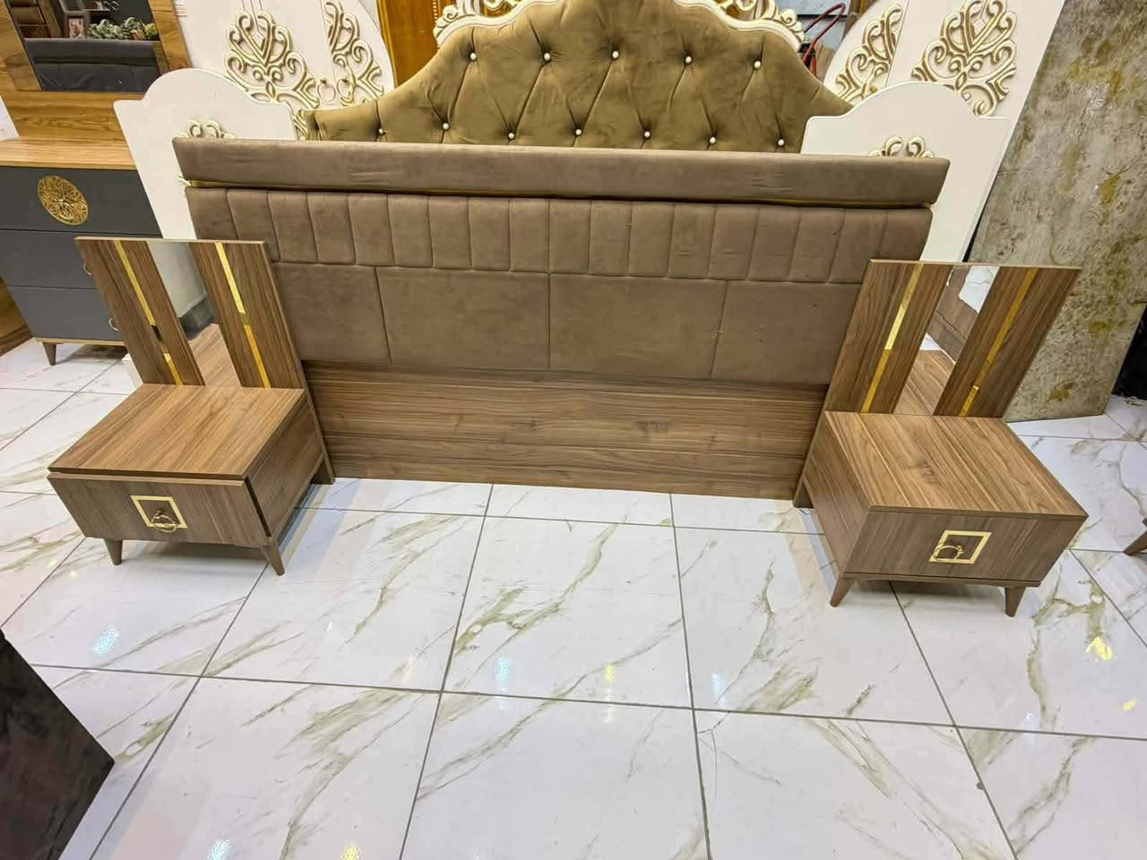 غُرفُهّ مستخدمه 
5قطع ب475ويا التوصيل والشد واصل
حجز والاستفسار واتساب فقط ***********
