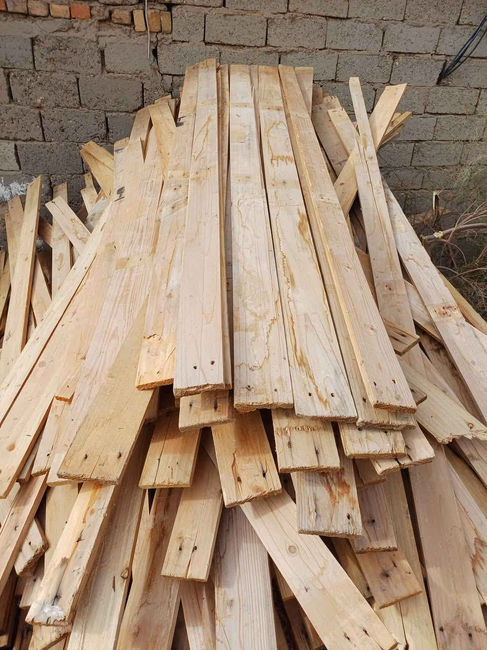 لوح سمك١٨ سم  طول ١٦٥مترو٢٦٥مترو١٢٠ومتر١ رقم الموبايل ***********
