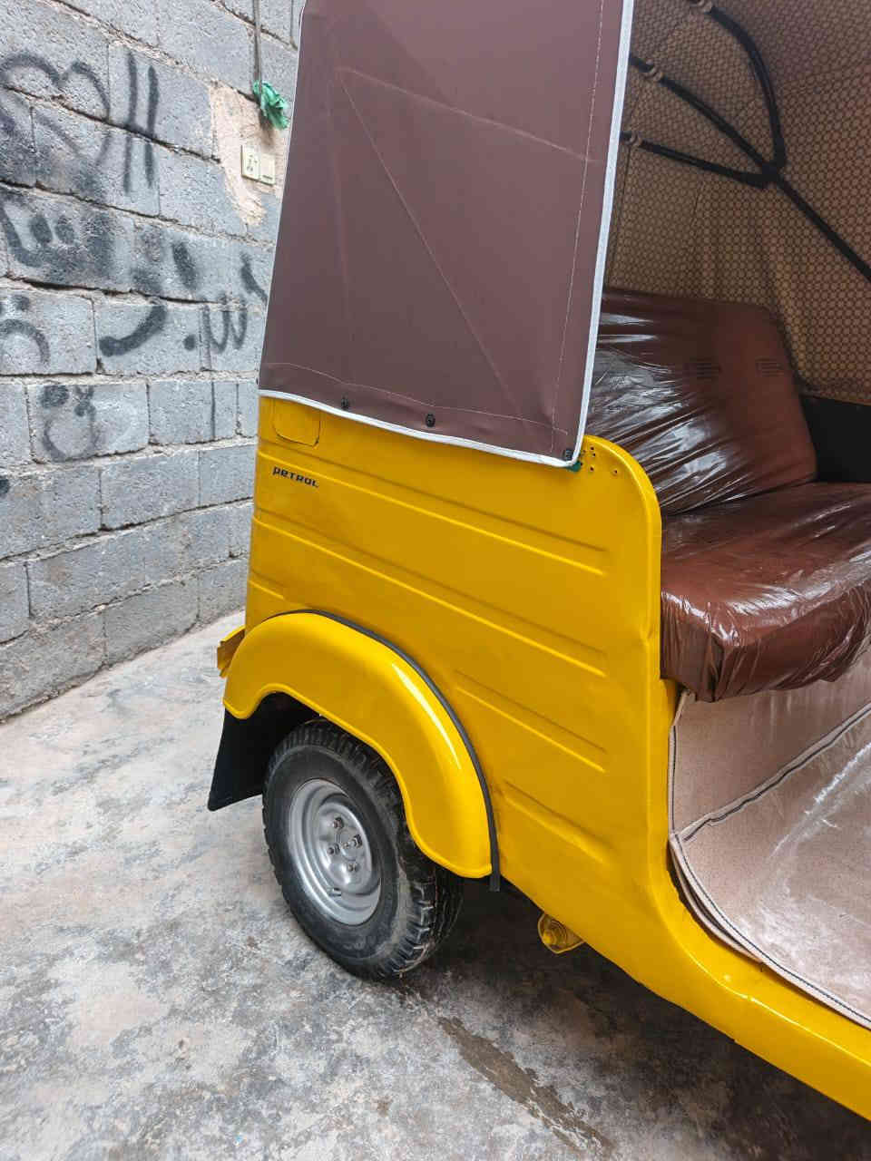 سلام عليكم تكتك للبيع مديل 19شهر 8تكتك  اوراق البغدادي مصبوغه عام لجماليه مكينه وكير خير من الله السعر 4600وبيه مجال مكاني كربلاء حي شهداء الموضفين الرقم ***********مامتواجد ع فيس
