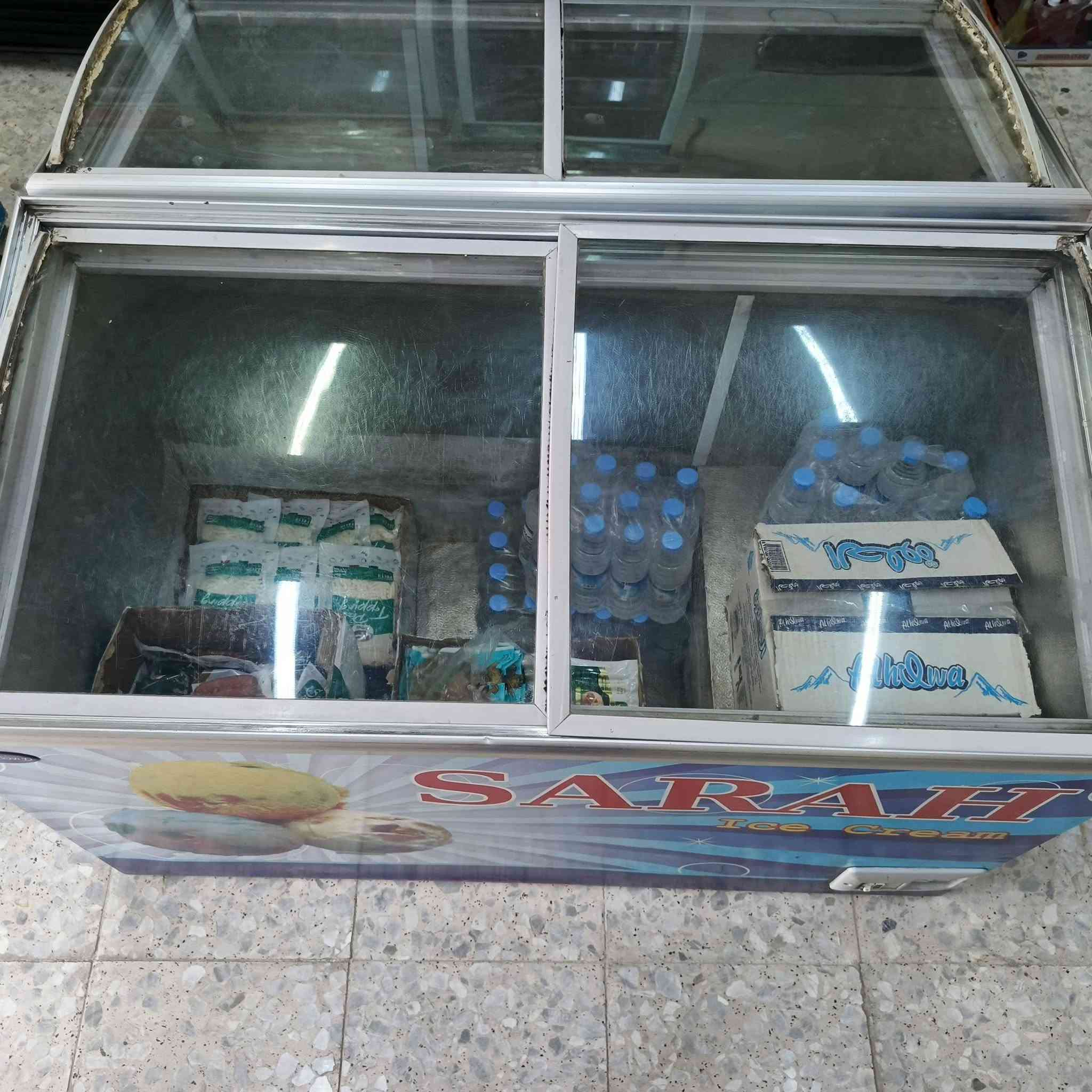 سلا عليكم مجمده البيع خير من الله جديده مكاني شارع حيفه سعر ٣٠٠ وبيه مجال بصيط ***********
