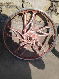 عندي بايسكل للبيع حجمه 20 رادله بسكوابه هو واضح قدامكم بالفيديو الصور ...