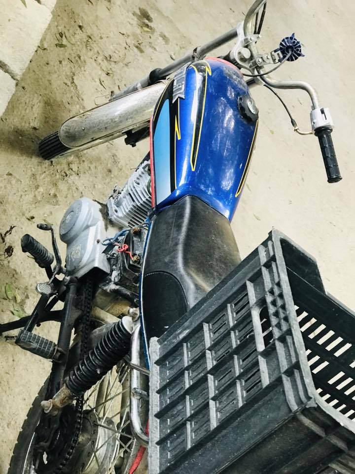 دراجه للبيع كلك كلك كلك اكفله عشاير   مكاني ناصريه سوق الشيوخ ناحيه الفضليه السعر ٣٥٠ جاهزه من كلشي لا شوفه  وياله جدد بس كلعكهن دهن انه مخليلهن وجاهزه من كلشي رقمي ***********
