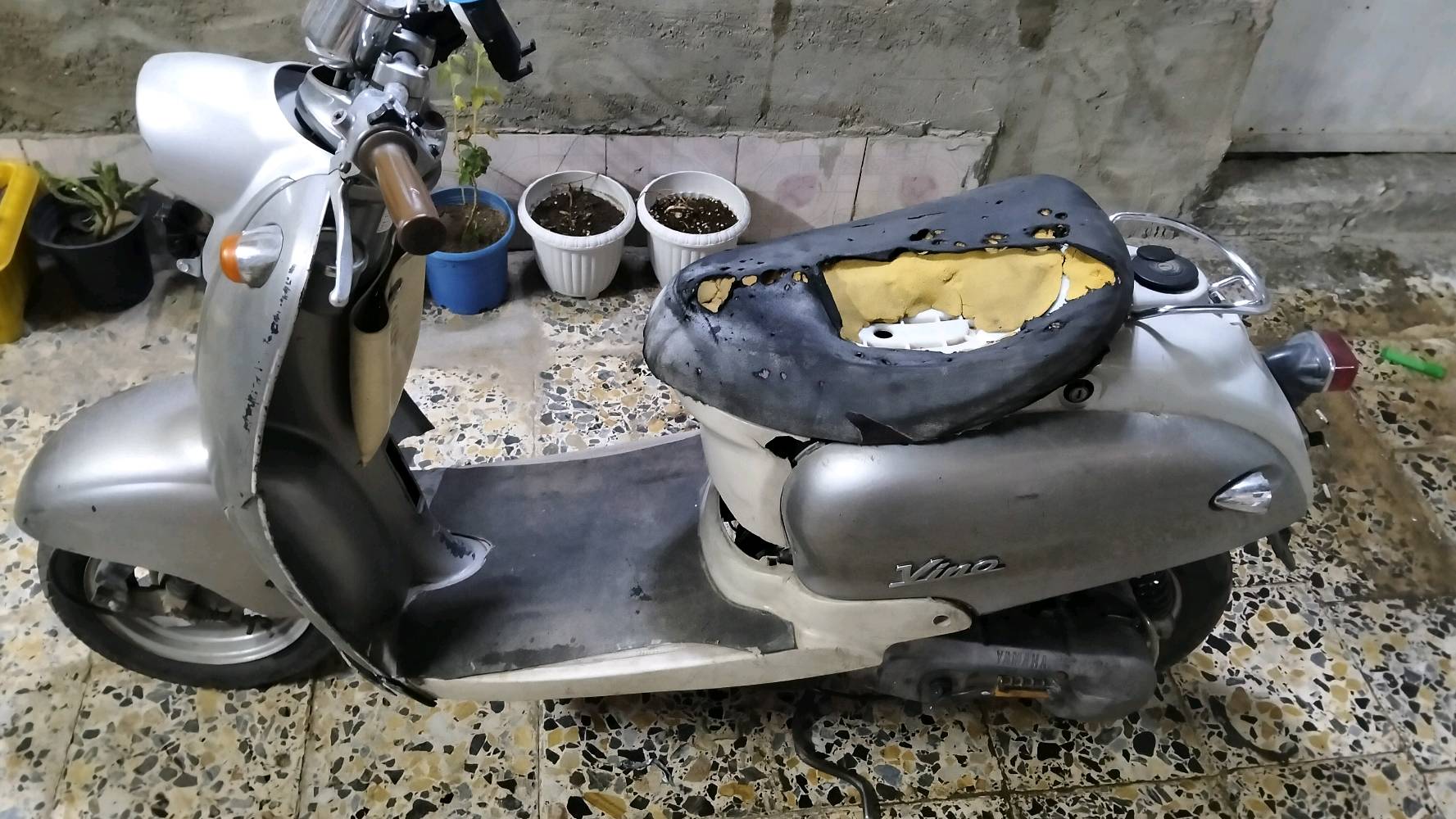 عبد الحليم نثية، دراجة خير من الله تعمير جديد جانت متروكة، جفتتها وبدلت كابريتر، الدراجة خير من الله شلعة ومعدل
المكان: الحسينية، مسقط
رايدها بـ200 وبيها مجال للطيبين