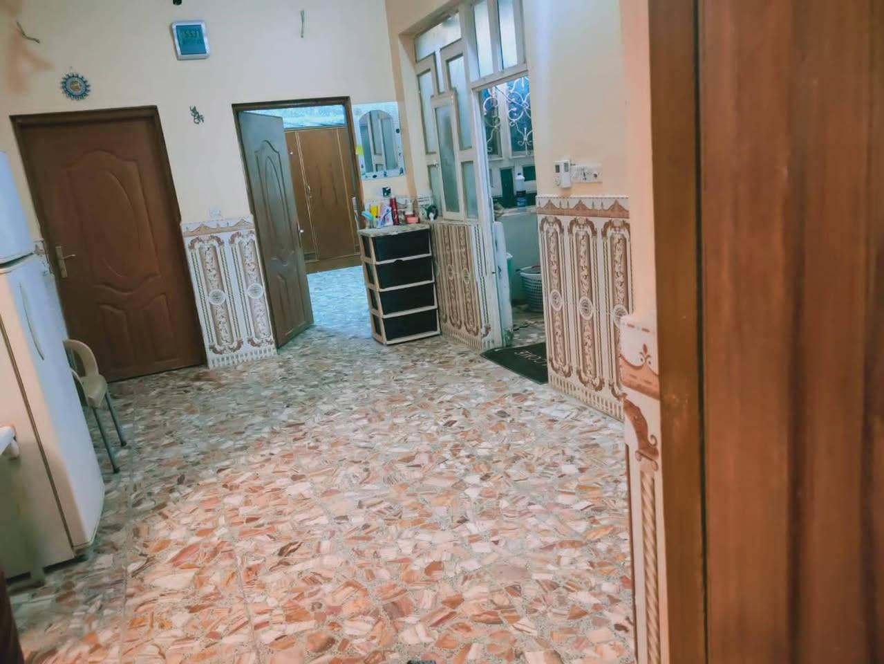 دار للبيع ١٥٠ متر ركن ساحه طابق واحد نظيف غرفتين نوم واستقبال كبير وصاله منطقة ٤٧ السعر ١١٥ مليون مع المجال 
العنوان حي النداء 
 واتساب/***********
