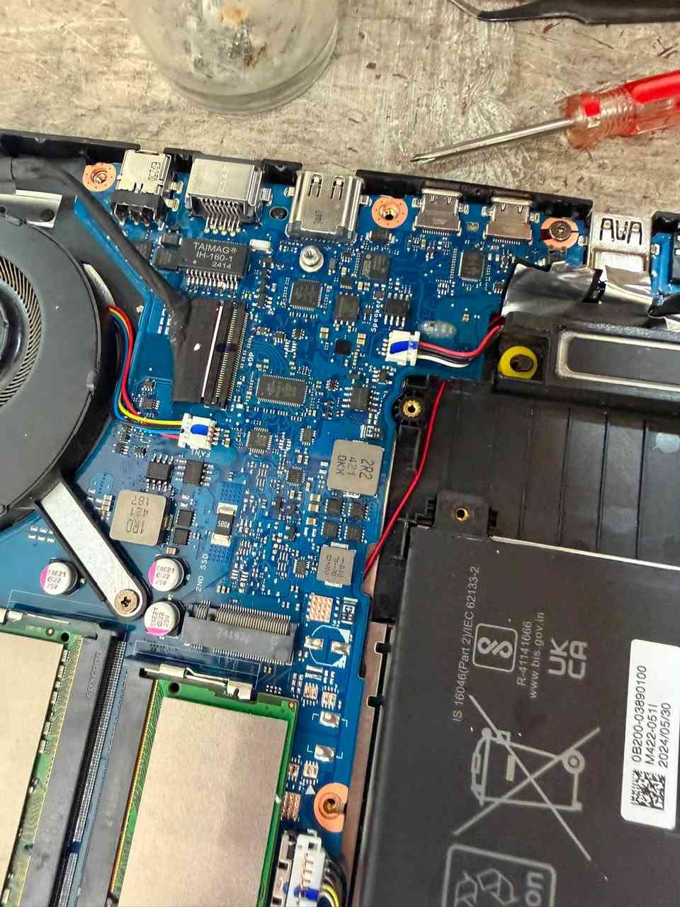 للبيع لابتوب asus tuf f17 تفصيخ 
لابتوب عطل وما تصلح بعد بي مشكلة بل جبست 
لابتوب 3050 و رامات ١٦ و i5 12500 وشاشه 144hz ips 
وبطارية 200W 
ابيع لابتوب كامله على حالها بدون هاردات 
للتواصل *********** 
السعر قيم واطيني سعرك
