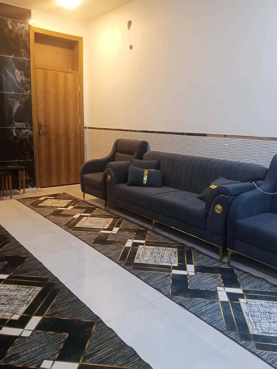 السلام عليكم بيت طابقين حديث للبيع بناء درجة اولى كامل مابي اي نقص مساحه البيت 200متر طابو زراعي سند 25 مداور ثاني يوم عنوان ابو غرق بشارع الطابو 4غرف نوم لاستفسار ***********
