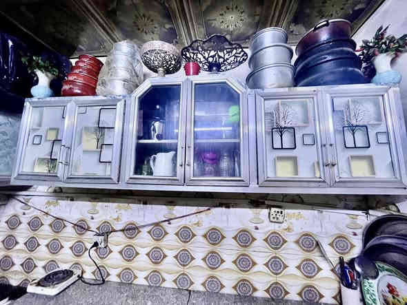 كاونتر نظيف البيع كامل مع سنك البيع سعر 300 وطباخ 100 عنوان زبير ***********
