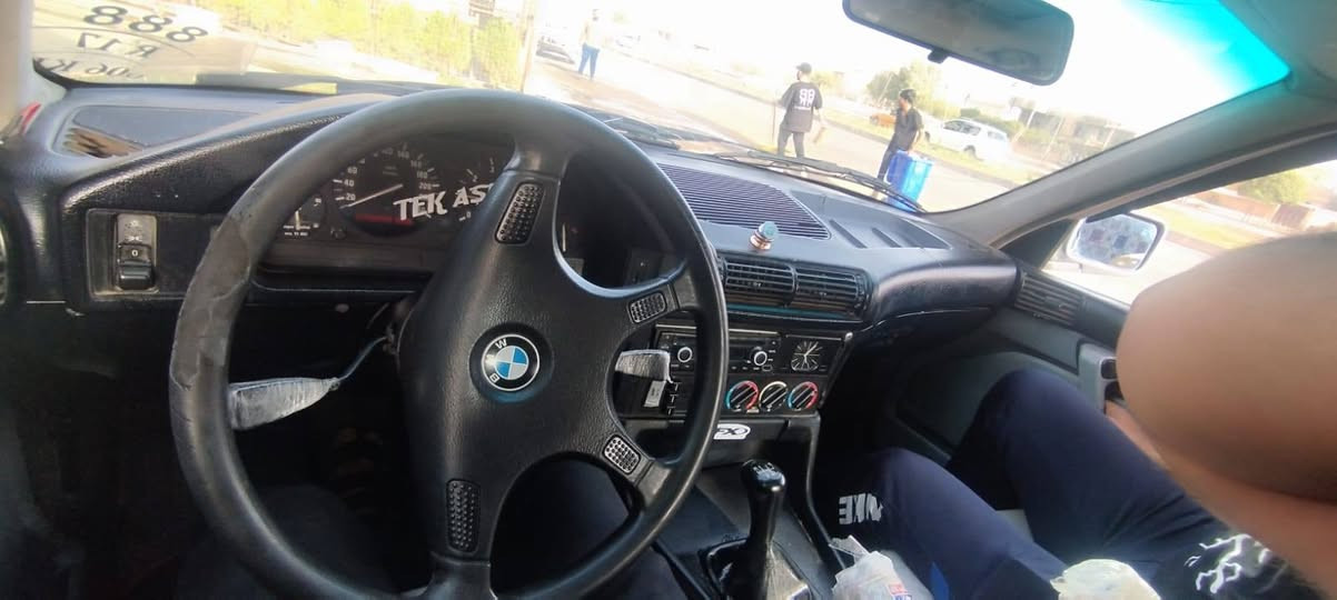 بي ام موديل ٨٨ محدث ٩٣ محرك ٢٠ كبس كير عادي محرك كير بالشرط دفتر بانزين موجود سنويه ٢٧ اباسمنه تحويل او  كاله تخم تاير جديد باتري جديد مكان السياره كركوك حي الاسرى و المفقودين قرب اسواق السعادة الاتصال على الرقم *********** السعر ٤٥ ورقه بيهه مجال للطيبين
