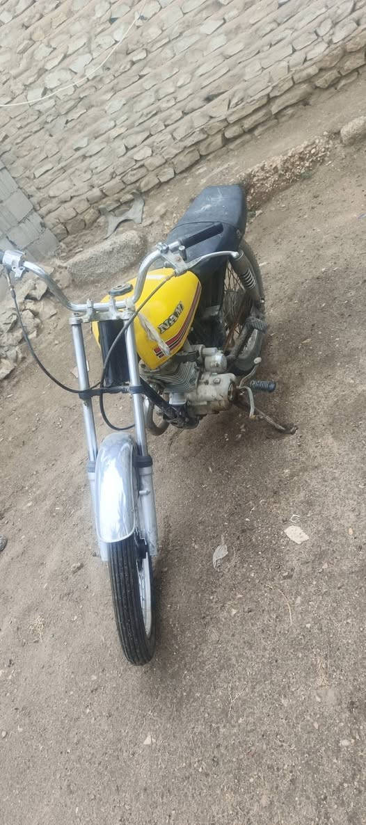 سلام عليكم 
دراجه مكينه مال ستوته وشاصيه ارشه شغاله تاركه ما بيه بريك  سعره ٢٠٠ مو شراي لا تراسل ملاحضه ابيع كلك


**إذا كنت صاحب هذا الإعلان وتريد حذفه لأي سبب، رجاءا أرسل رسالة إلى الدعم الفني**