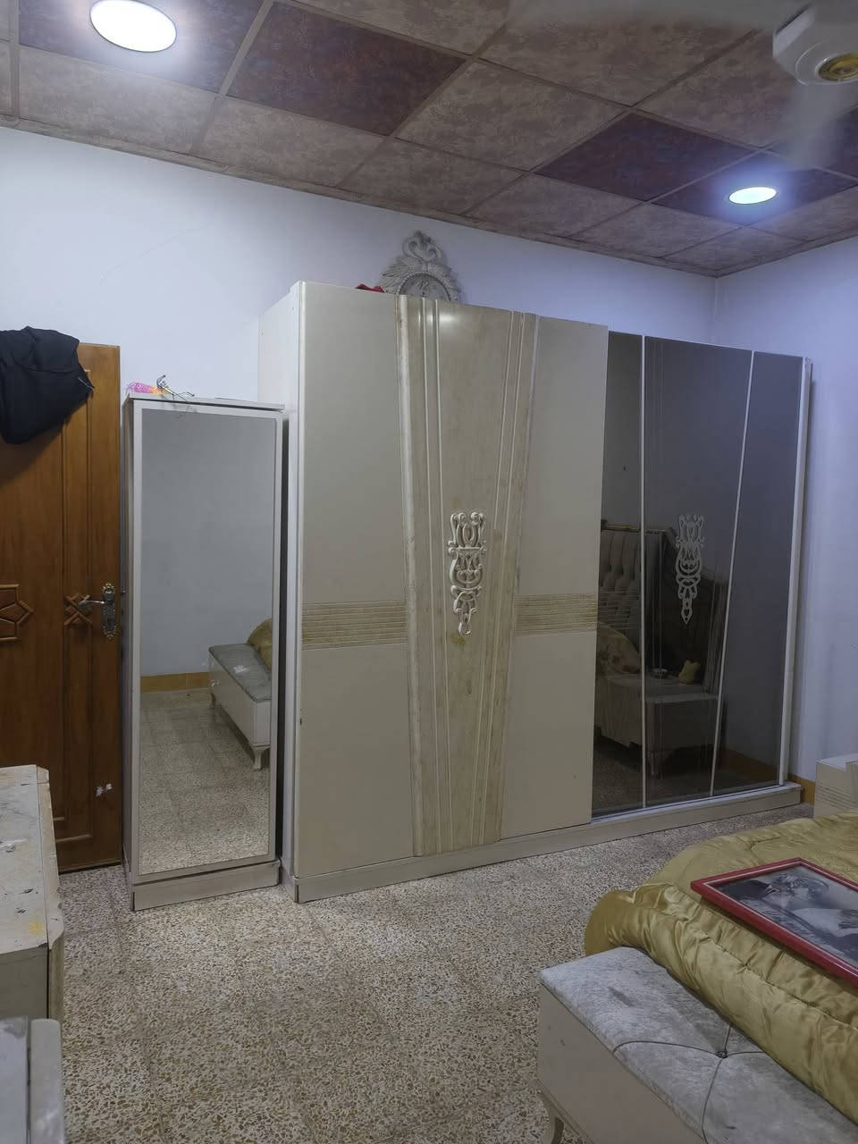 للبيع غرفه نوم تركي ٨ قطع خشب ثقيل باب سلايت سعر٤٥٠
موصل حي القاهره *********** شراي فقط يتصل
