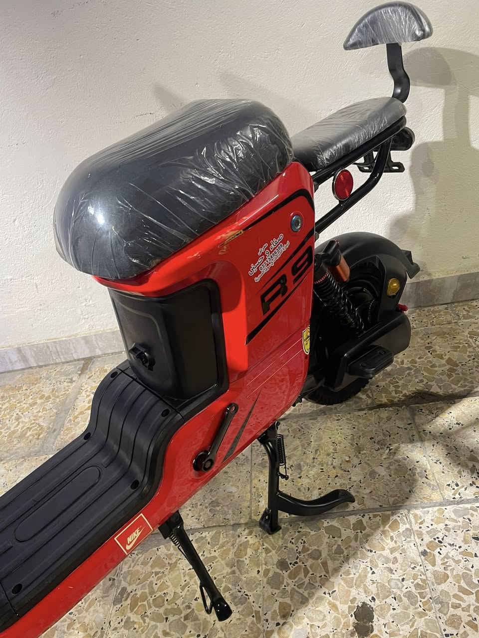 السلام عليكم دراجه شحن للبيع شحن R9 فول مواصفات موديل 2025 مكاني بغدادالامين الثانيه
المواصفات:

--خمس بطاريات صغار 

--شاشه رقميه مقياس (شحن - سرعه ـ امبير)

-- بيها سماعات نظام بلوتوث صوت عالي 

--ليتات LED قوي جداً 

--تجي بيها سله 

دراجه كامله وجديده مستعمله ما بيهه اي نقص من ناحيه كلشي كهربائيات كلهه سغاله  تجي وياهه شاحنه وسويج وبصمه الاصليات مالتهه تايرات جدد دبلات كلهه شغاله ستاند تعليك وصفح الدراجه كدامكم وشوفو نضافتهه تواصل ***********السعر 450وبيهه مجال
