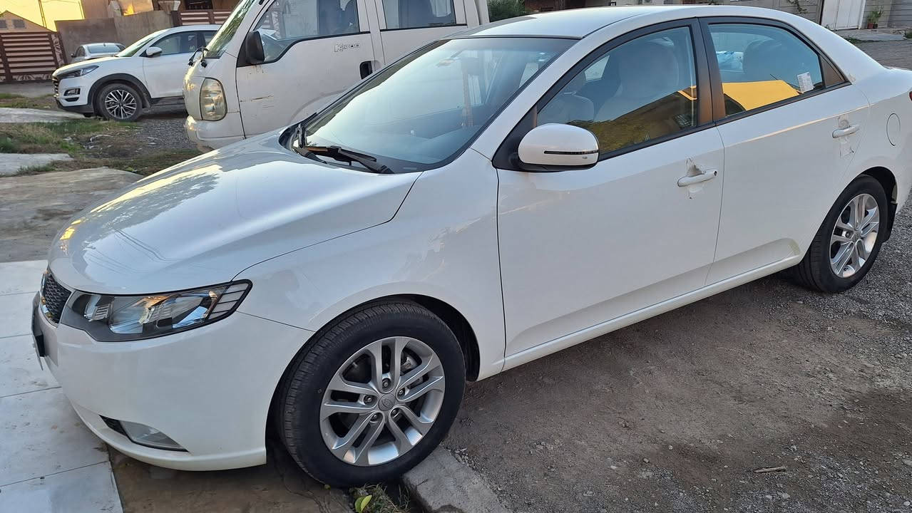 للبيع كيا موديل ١٢ 
ماشيه 47 حقيقي 
سيارة كلين السعر 125
***********
