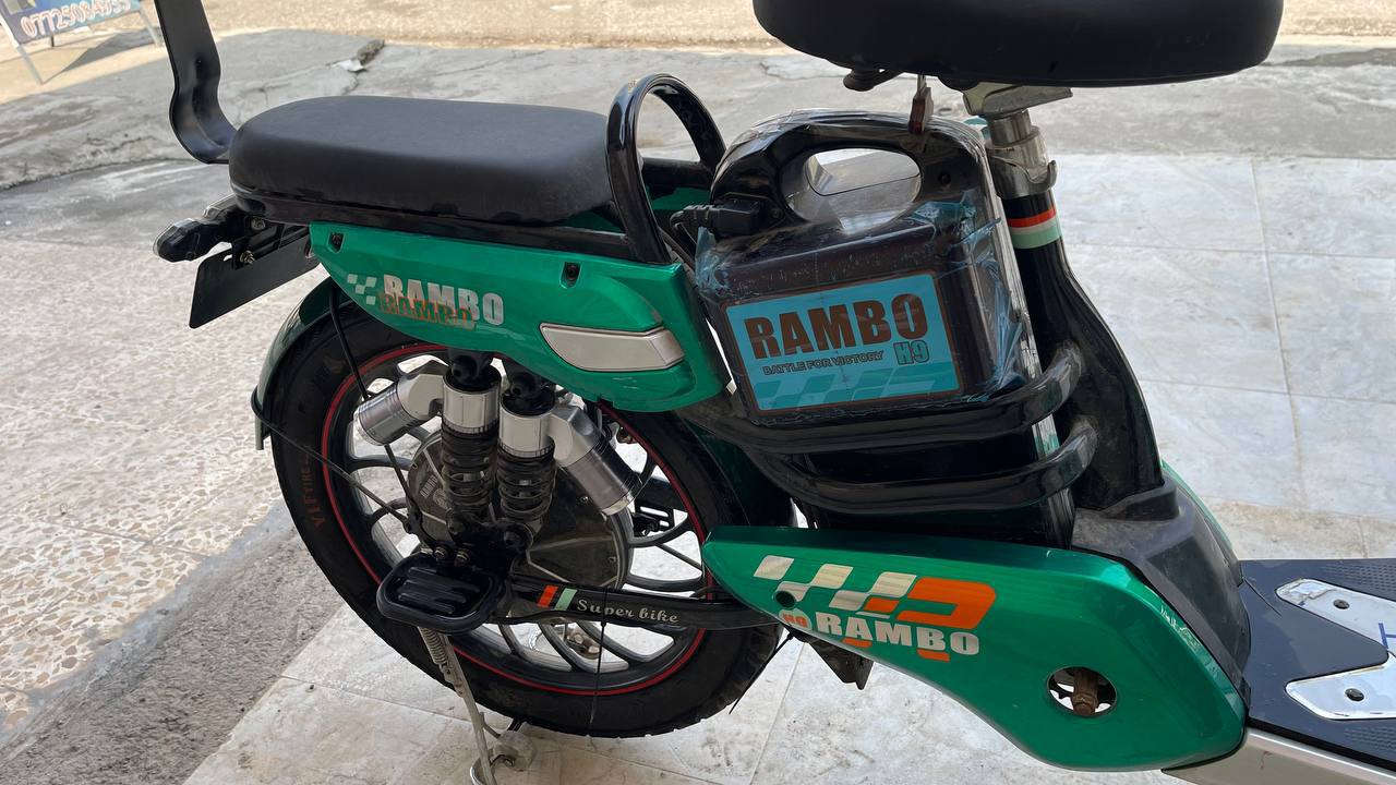 ماطور شحن حجم 20 حيل نضيف
البطاريات نص عمر 
مع الشاحنه الاصليه مالتو 
السعر 250 وبي مجال الشراي 
للاستفسار خاص او الاتصال على الرقم 
‏‪0770 371 4424‬‏
