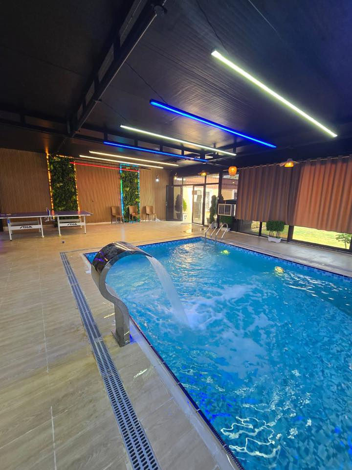 المزرعة موثقة بتطبيق اجرلي

يوفر لكم راحه تامة وخدمات متكاملة 

للعوائل والشباب 👨‍👩‍👦‍👦💁🏼‍♂️

الدورة بعيثة 

🔶كهرباء متوفرة على مدار 24 ساعة 

🔶صالة وغرفتان نوم مؤثثة ومكيفة 

🔸مطبخ مؤثث بالكامل ثلاجه وطباخ ومجهز بأواني الطبخ الضروريه

🔸مكان خارجي مخصص لشوي السمك والمشاوي 🍖 

🔶 جلسه خارجية جميلة وحدائق خضراء 

🔸صحيات متكامله شرقي وغربي 

🔸موقف خاص للسيارت 🚘🚖 

🔸مسبح كبير للكبار حار بارد 

🔸العاب للكبار منضدة  وفيشة
🔸انترنت 24 ساعه 4G

الحجز عوائل او شباب⛔️

الحجز المسبق ودفع نصف مبلغ الحجز عن طريق زين كاش 

العنوان:

بغداد دورة بعيثة 

للحجز الاتصال

***********

متوفر واتساب
