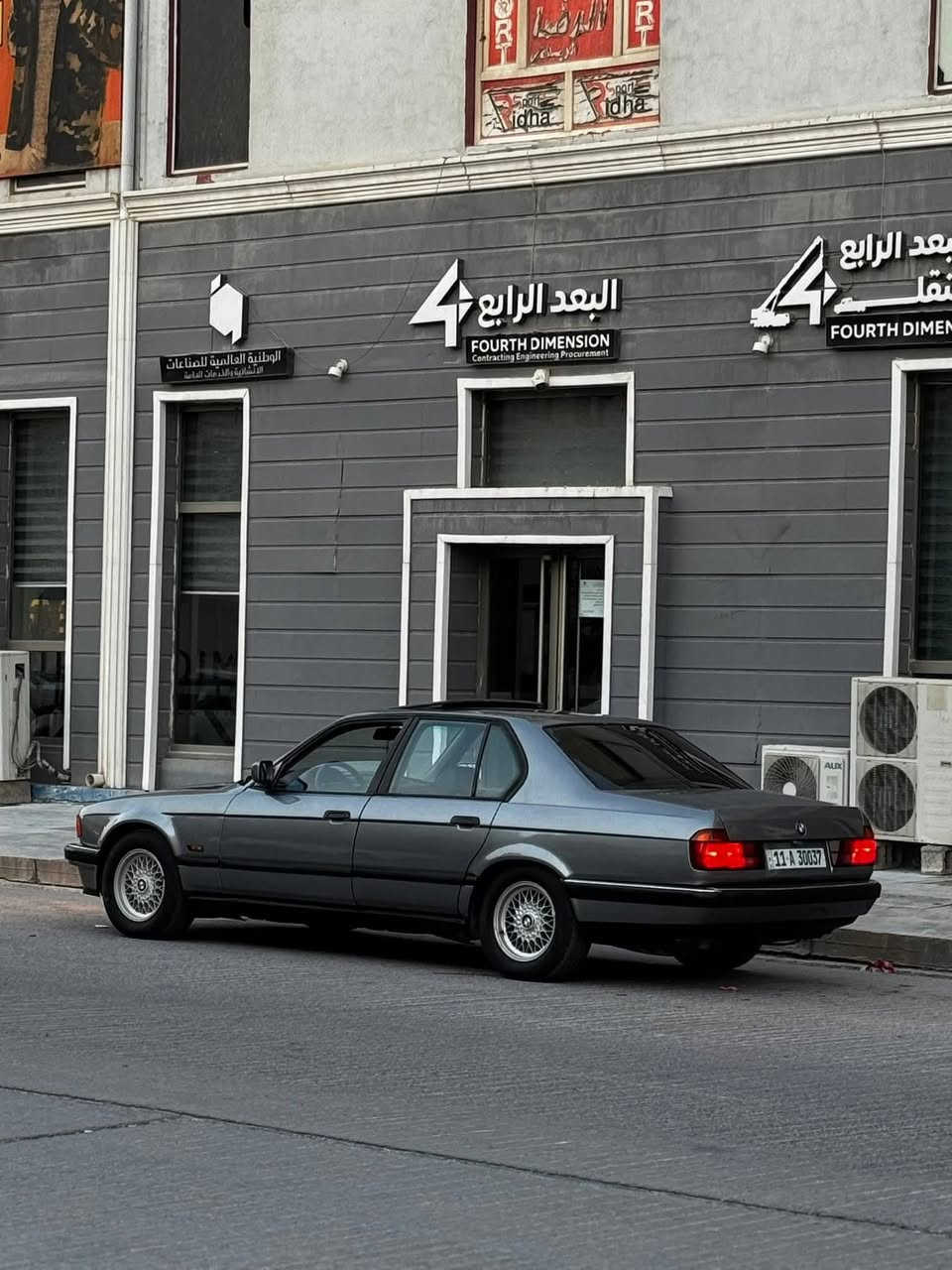 السلام عليكم سياره BM.W للبيع حجم ٧٣٠ لون  زيتوني مكفوله من الضرر موديل ٩١ رقم بغداد باسمي دولي سنويه لل ٢٩  محرك ٣٥ سياره كير مكينه حداديه صدر خير من الله دواخلها نضيفه كلش كشنات جلد دشبول شغال   فتحه سلايت طكتين  جام كهربائي  سياره جديده   بعدها ع الابلاد حوضها شخط ما بي ويل خليه  جديد تبريدها شغال مسجل مع سستم ٤ سماعات   سياره احلا من الصور  السعر 60  مجال بسيط ان شاء الله العنوان نجف***********
