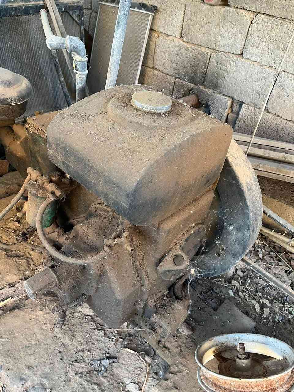 السلام عليكم.. مولد للبيع.. المحرك هندوري.. مع رأس توليد20 كي في.. مع راديتر وسلف.. السعر كلهن رايدهن.. بمليون وبيها مجال بسيط((***********))
