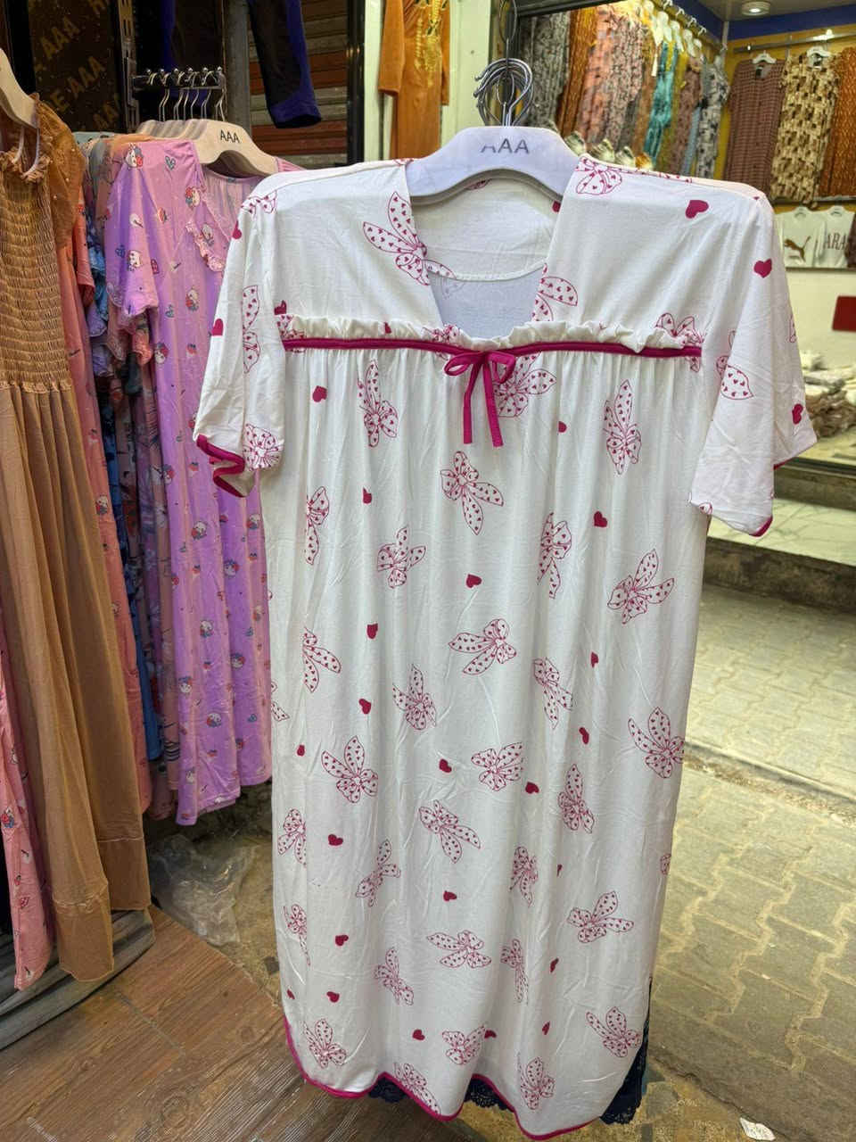 🔥 عرض خاص ومميز 🔥
 شلحه نسائي خامة قطني عالي الجودة 👌 سعر الدرزن فقط 60 الف 💰
 كل موديل متوفر بـ3 ألوان 🌈
أقل طلب نصف درزن من كل موديل
 📦 وعند طلب 3 درازن التوصيل مجاني
 🚚 عنواننا: شورجة قرب البنك المركزي، شارع تحت التكية، عمارة النعمان زين العابدين العسكري 📍 للتواصل والطلبات عبر الواتساب: *********** 📲 لا تضيع الفرصة وخلي طلبك هسه قبل نفاذ الكمية 🔥
